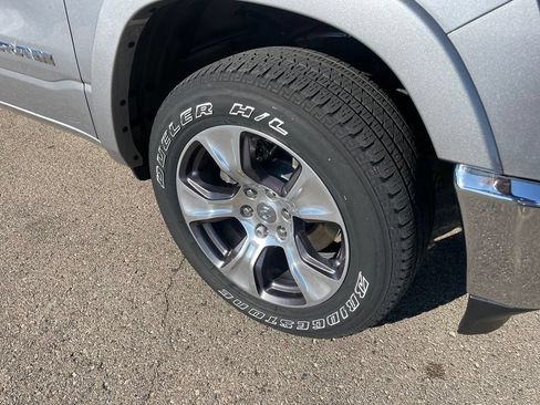 Used 2022 RAM 1500 Laramie AWD/4WD image 3