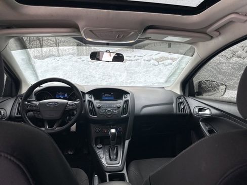 Used 2016 Ford Focus SE w/ SE Sport Package image 25