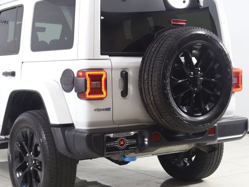 Used 2023 Jeep Wrangler Unlimited Sahara w/ Cold Weather Group AWD/4WD image 24