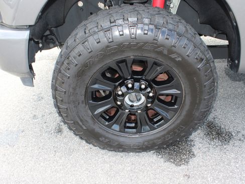 Used 2022 Ford F250 Lariat w/ Tremor Off-Road Package AWD/4WD image 10