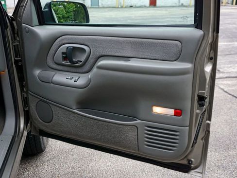 Used 1998 Chevrolet Silverado 1500 4x4 Extended Cab w/ Preferred Equipment Group 2 image 53