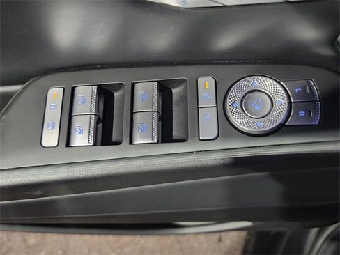 Used 2025 Genesis G80 2.5T image 20