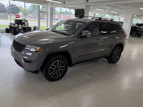 Used 2021 Jeep Grand Cherokee Trailhawk w/ Premium Lighting Group AWD/4WD image 6