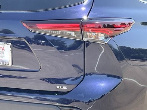 Used 2024 Toyota Highlander XLE FWD image 6