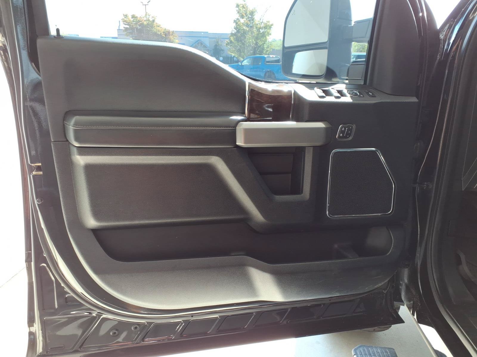 Used 2017 Ford F350 Platinum w/ Platinum Ultimate Package AWD/4WD image 5