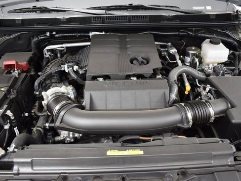 Used 2025 Nissan Frontier SV w/ Tow Package image 32