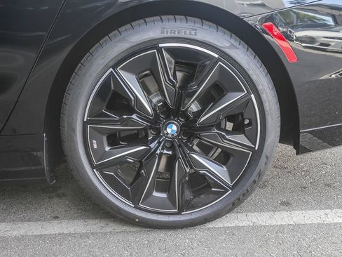 Used 2026 BMW 750e xDrive AWD/4WD image 8