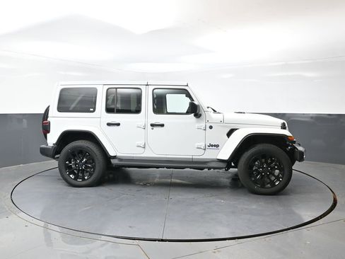 Used 2025 Jeep Wrangler Unlimited Sahara AWD/4WD image 3