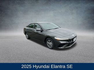 Used 2025 Hyundai Elantra SE video 3