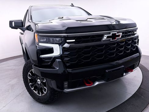 Used 2024 Chevrolet Silverado 1500 ZR2 w/ Technology Package image 3