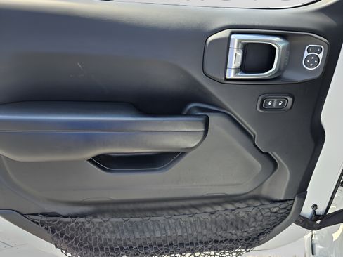 Used 2018 Jeep Wrangler Unlimited Sport S AWD/4WD image 13