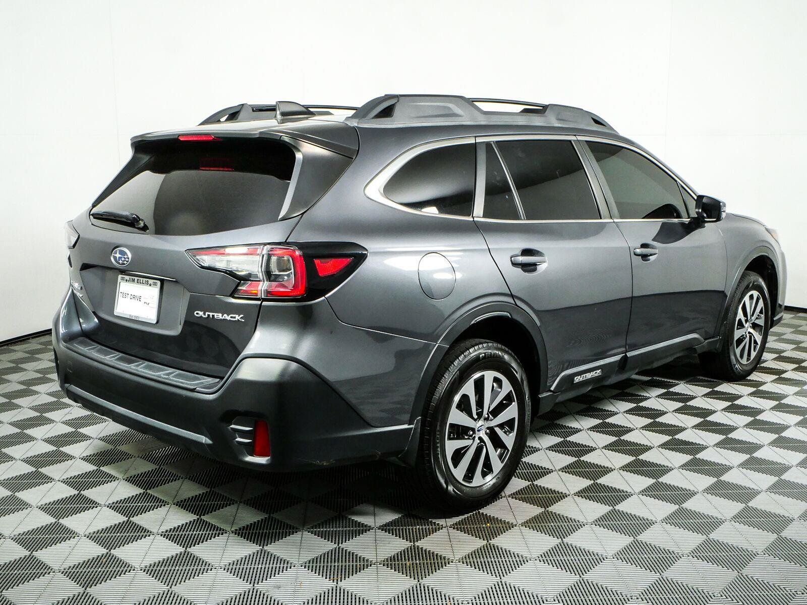 Used 2021 Subaru Outback Premium AWD/4WD image 3