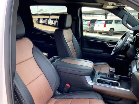 Used 2024 Chevrolet Silverado 1500 High Country w/ Technology Package image 9