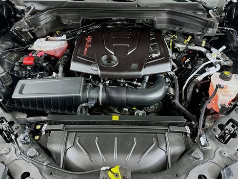 Used 2022 Alfa Romeo Stelvio Ti image 36