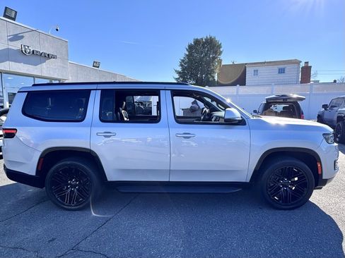 Used 2022 Jeep Wagoneer Series I image 8