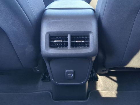 Used 2021 Chevrolet Equinox LT image 22