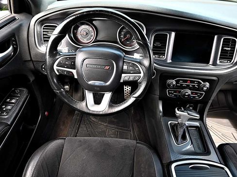 Used 2017 Dodge Charger R/T Scat Pack w/ Technology Group RWD image 21