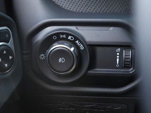 Used 2025 Jeep Wrangler Unlimited Rubicon AWD/4WD image 18