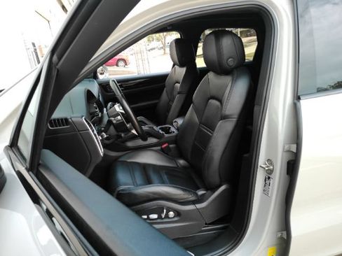 Used 2021 Porsche Cayenne E-Hybrid w/ Premium Package AWD/4WD image 6