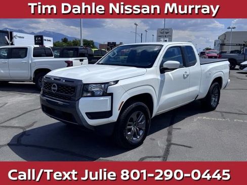 Used 2025 Nissan Frontier SV AWD/4WD image 4