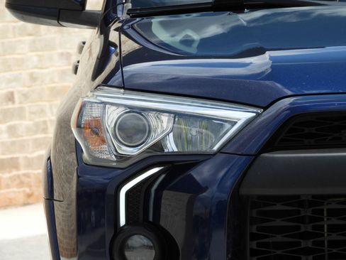Used 2020 Toyota 4Runner SR5 AWD/4WD image 45
