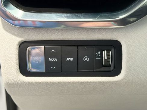 Certified 2025 GMC Acadia Denali w/ Super Cruise Package AWD/4WD image 11