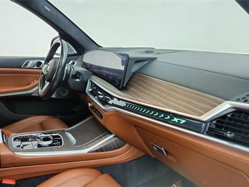Used 2024 BMW X7 xDrive40i w/ Executive Package image 21