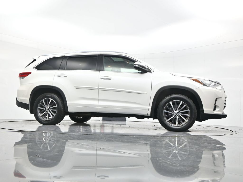 Used 2017 Toyota Highlander XLE AWD/4WD image 47