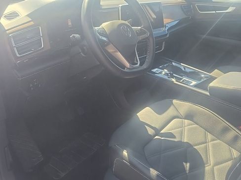 Used 2025 Volkswagen Atlas SE image 5