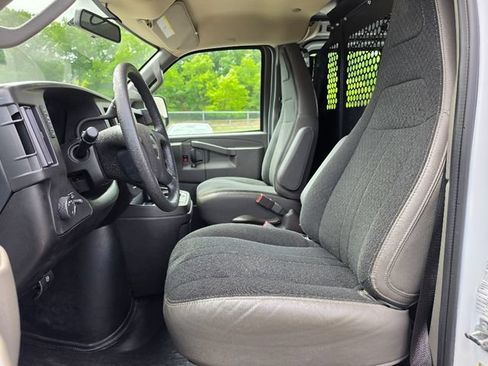 Used 2024 GMC Savana 2500 w/ Driver Convenience Package RWD image 21