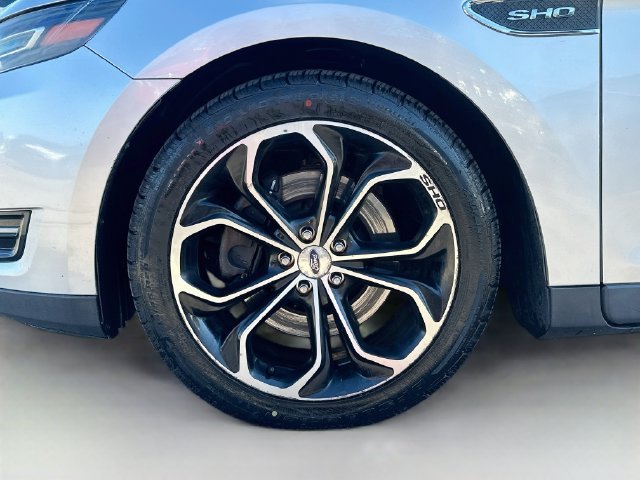 Used 2015 Ford Taurus SHO w/ Equipment Group 401A AWD/4WD image 32