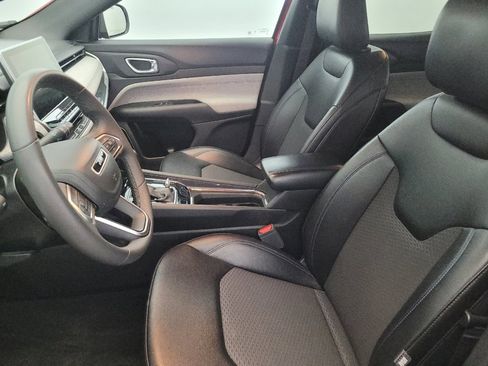 Used 2024 Jeep Compass Latitude image 17