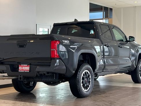 Used 2026 Toyota Tacoma TRD Off-Road w/ TRD Off Road Upgrade Package AWD/4WD image 6