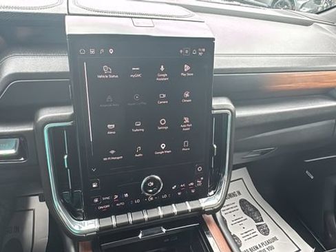 Used 2025 GMC Yukon XL Denali AWD/4WD image 16