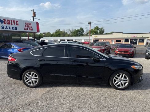 Used 2016 Ford Fusion SE w/ Equipment Group 202A image 4
