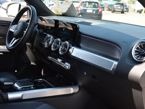 Used 2022 Mercedes-Benz GLB 250 4MATIC image 21