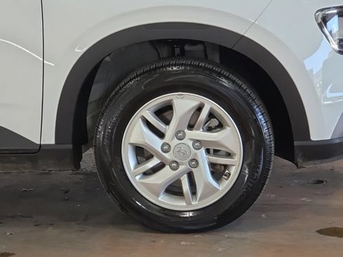 Certified 2025 Hyundai Venue SE FWD image 7