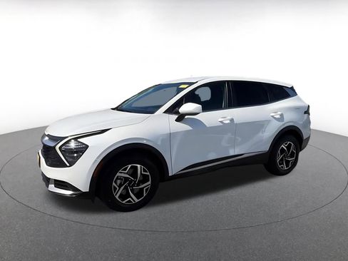 Used 2025 Kia Sportage LX image 8