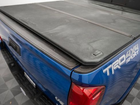 Used 2017 Toyota Tacoma TRD Sport w/ Tow Package AWD/4WD image 10