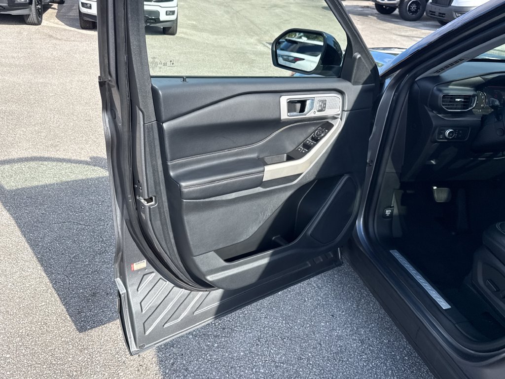 Used 2022 Ford Explorer Limited AWD/4WD image 15
