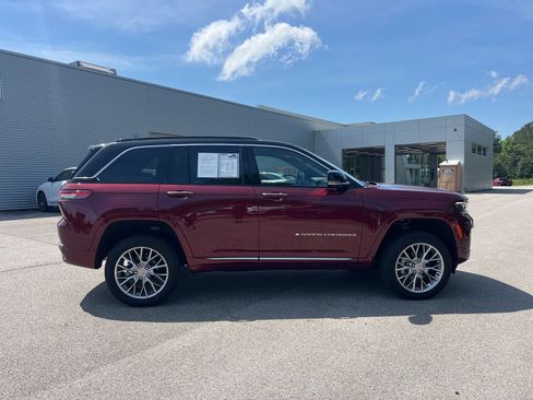 Used 2025 Jeep Grand Cherokee Summit AWD/4WD image 4
