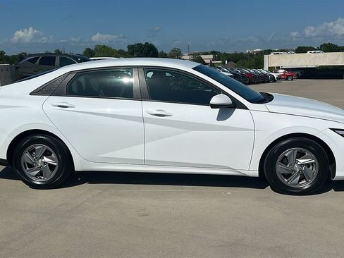 Certified 2024 Hyundai Elantra SE FWD image 13
