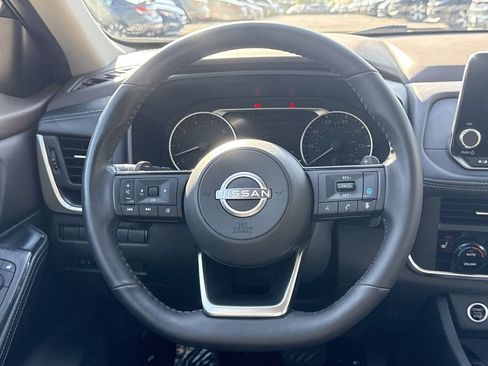 Used 2023 Nissan Rogue SV w/ SV Premium B Package FWD image 11