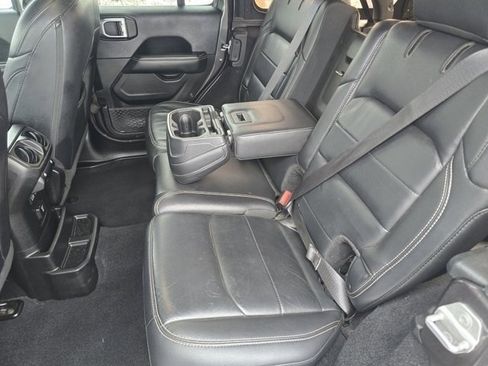 Used 2018 Jeep Wrangler Unlimited Sahara image 34