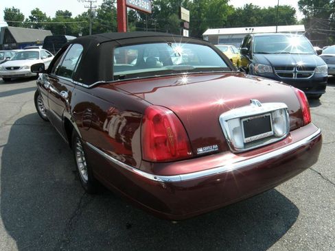 Used 2000 Lincoln Town Car Cartier image 4