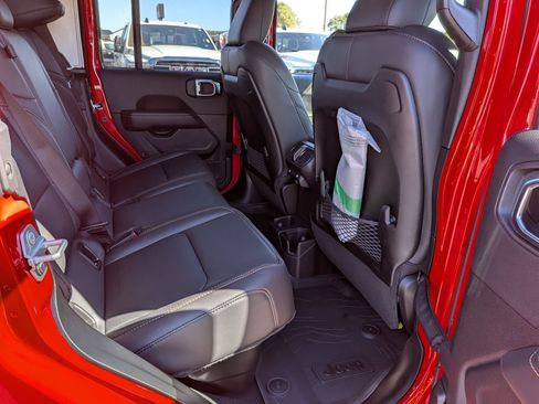 New 2025 Jeep Gladiator Sport image 25