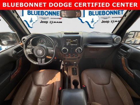Used 2015 Jeep Wrangler Unlimited Sahara w/ Connectivity Group AWD/4WD image 12