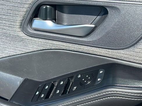 Certified 2023 Nissan Rogue SV image 25