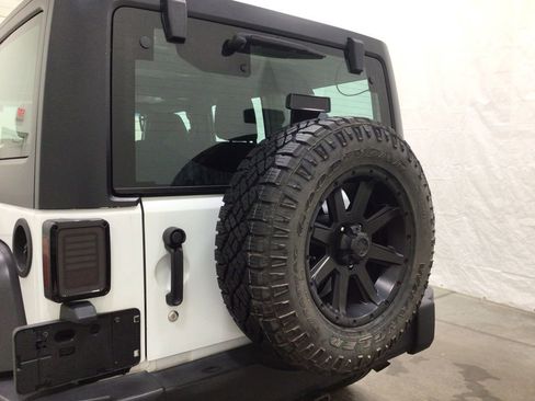 Used 2016 Jeep Wrangler Unlimited Sport w/ Connectivity Group AWD/4WD image 19