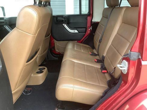 Used 2012 Jeep Wrangler Unlimited Sahara w/ Max Tow Pkg image 15